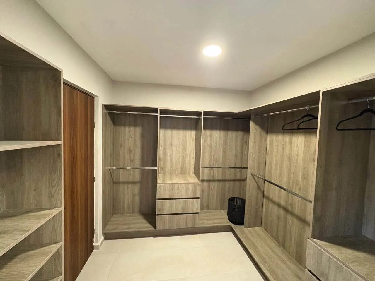 Vestidor, casa muestra modelo Kali
